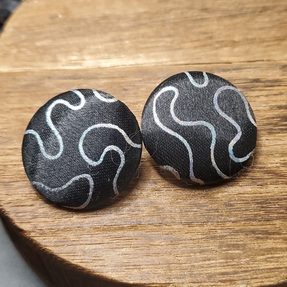 E2174 groovy swirls cloth earrings vintage